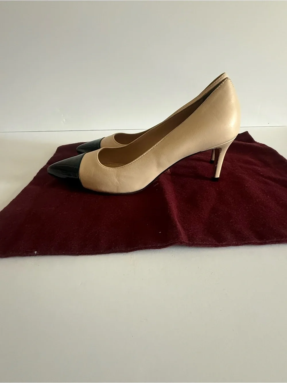 Bruno Magli Beige and Black Pointed Toe Mid-Heel Pumps size 7.5